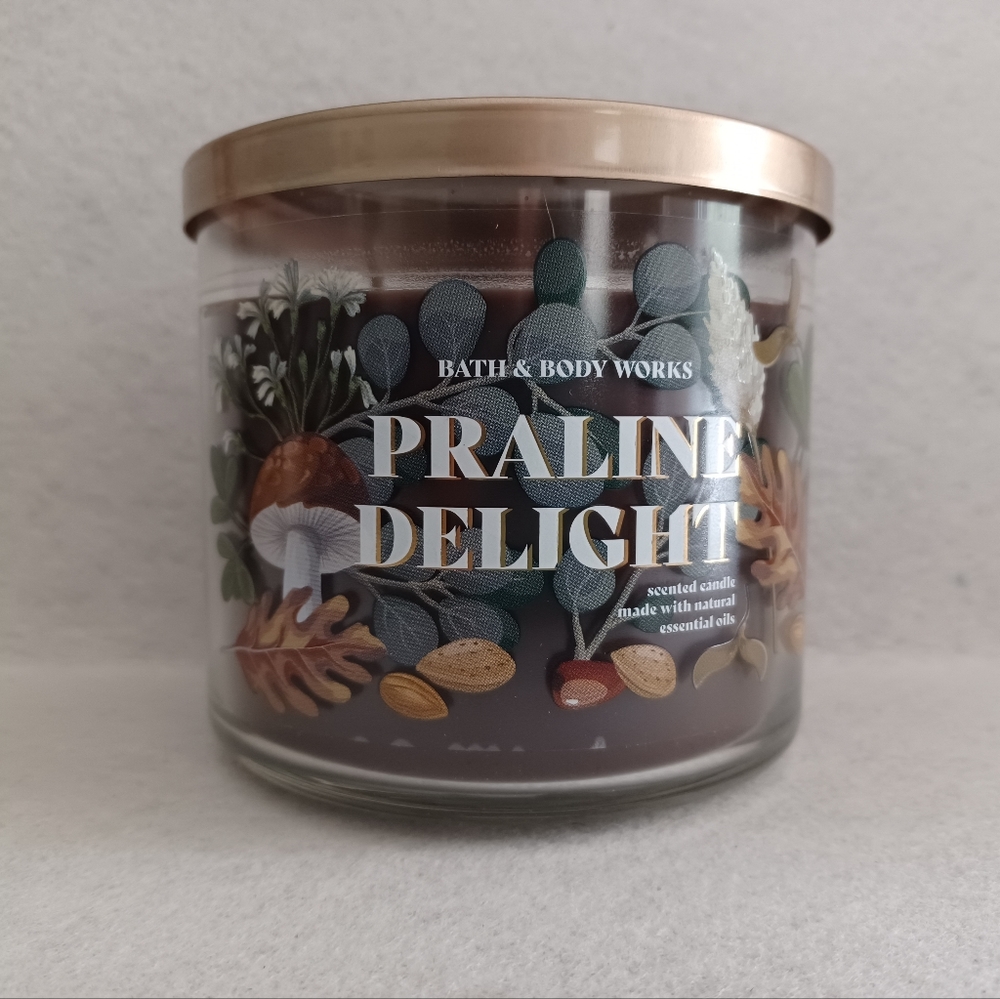 Bath & Body Works PRALINE DELIGHT 3 Wick Candle NEW